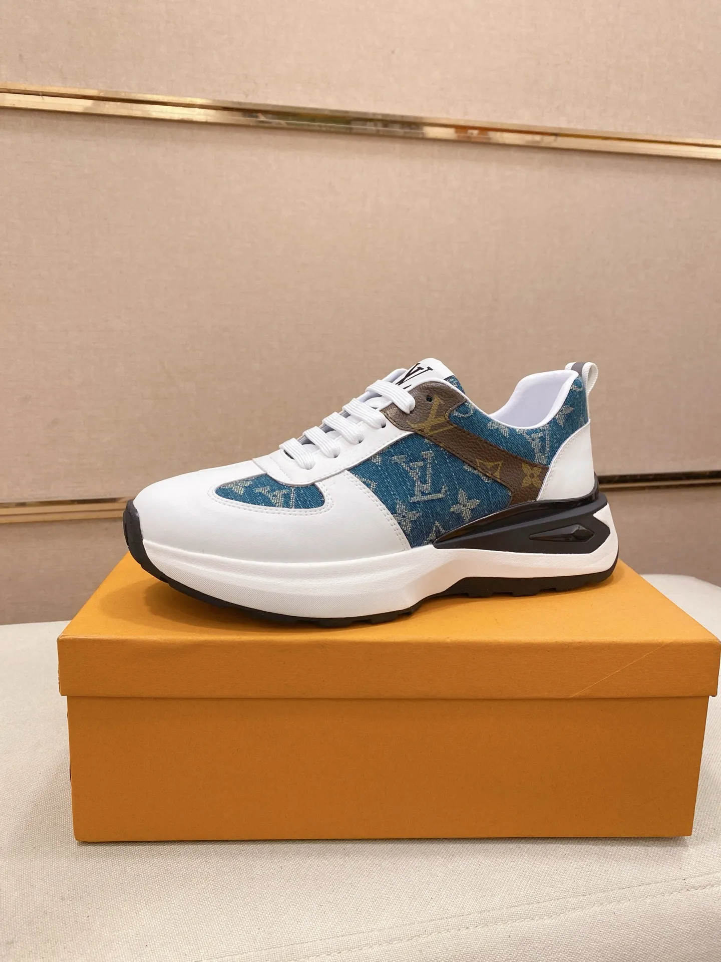 Men's shoes💰:442💰🇮🇹🇮🇹LV Louis Vuitton. The latest fashionable casual shoes are popular in physical stores. New spring and summer comfortable imported custom original cowhide, unique jacquard fabric element design. With sheepskin lining, Lv original bottom, [sun][sun] high-end packaging and high quality💪Details determine the quality, you can enter and exit the counter at will, welcome to compare🇮🇹Size 38-44